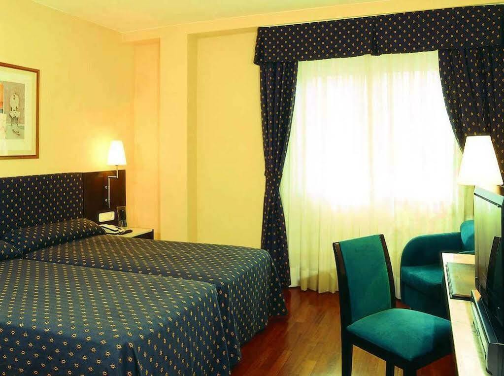 Hotel Nh Sport Saragossa Zimmer foto
